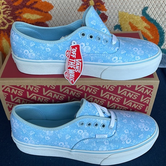 Vans Authentic Platform
(Tonal Floral)Omphldstrwt
VNOA3AV8707 WMNS sneakers - Picture 2 of 16